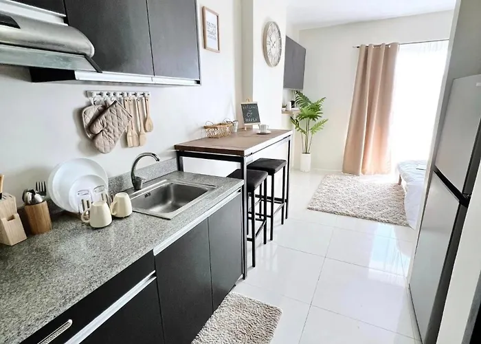 Cf Haven - Living W/ Balcony At Bamboo Bay Mandaue City